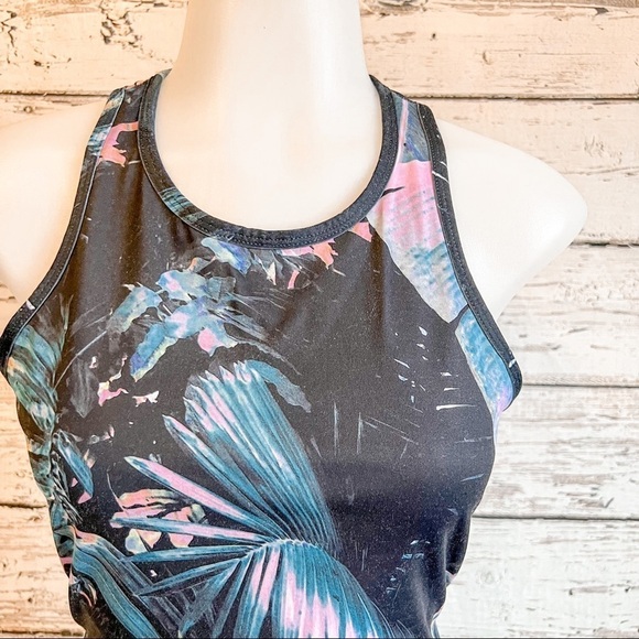 Fabletics sports bra in tropical palm print - Picture 3 of 3